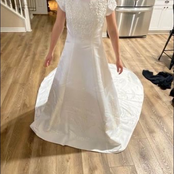 Dresses & Skirts - Wedding gown size 10. Been cleaned and preserved. Great condition. $200